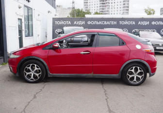 Подержанный автомобиль Honda Civic Hatchback 2008 года (8 фото)