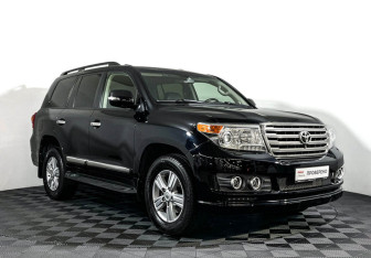 Подержанный автомобиль Toyota Land Cruiser Suv 2013 года (3 фото)