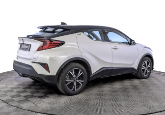 Подержанный автомобиль Toyota C-HR 2021 года (5 фото)