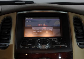 Подержанный автомобиль Infiniti QX50 2015 года (17 фото)