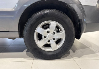 Подержанный автомобиль Kia Sorento 2007 года (19 фото)