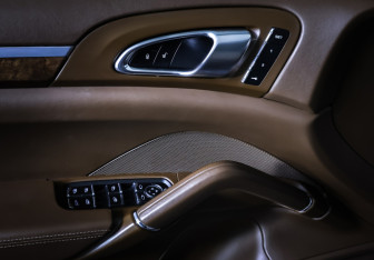 Подержанный автомобиль Porsche Cayenne 2015 года (21 фото)