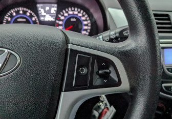 Подержанный автомобиль Hyundai Solaris Hatchback 2013 года (26 фото)