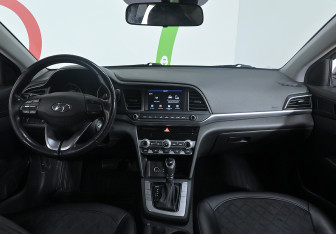 Подержанный автомобиль Hyundai Elantra Sedan 2020 года (8 фото)