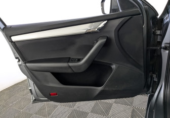 Подержанный автомобиль Skoda Octavia Liftback 2013 года (19 фото)