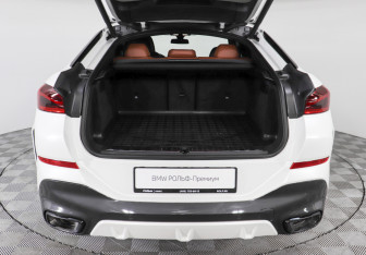 Подержанный автомобиль BMW X6 2022 года (9 фото)