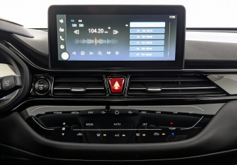 Подержанный автомобиль Москвич 3е 2023 года (17 фото)