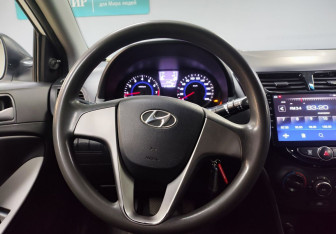 Подержанный автомобиль Hyundai Solaris Sedan 2014 года (14 фото)