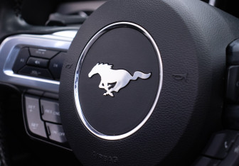 Подержанный автомобиль Ford Mustang Convertible 2020 года (23 фото)