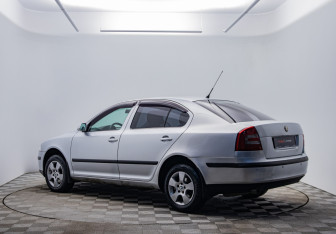 Подержанный автомобиль Skoda Octavia Liftback 2008 года (7 фото)