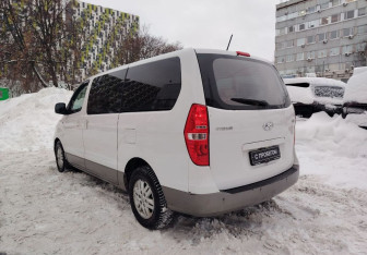 Подержанный автомобиль Hyundai H-1 2016 года (6 фото)
