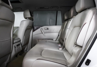 Подержанный автомобиль Nissan Patrol 2012 года (10 фото)