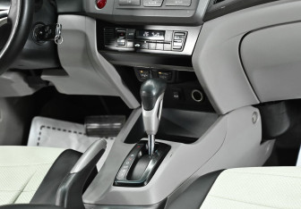 Подержанный автомобиль Honda Civic Sedan 2012 года (10 фото)