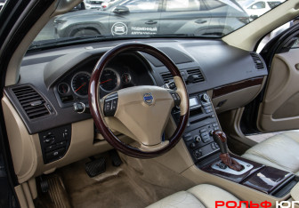 Подержанный автомобиль Volvo XC90 2012 года (13 фото)