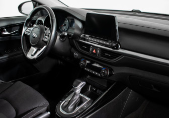 Подержанный автомобиль Kia Cerato Sedan 2021 года (10 фото)