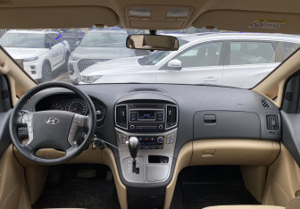 Подержанный автомобиль Hyundai H-1 2016 года (16 фото)