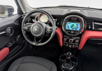 Подержанный автомобиль MINI Hatch 2021 года (28 фото)