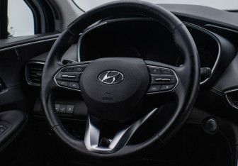 Подержанный автомобиль Hyundai Santa Fe 2022 года (15 фото)