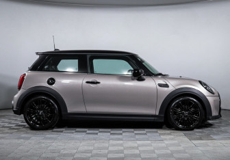 Подержанный автомобиль MINI Hatch 2021 года (4 фото)