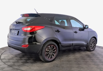 Подержанный автомобиль Hyundai ix35 2015 года (5 фото)