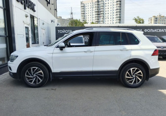 Подержанный автомобиль Volkswagen Tiguan 2019 года (8 фото)
