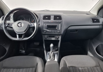 Подержанный автомобиль Volkswagen Polo Sedan 2018 года (12 фото)