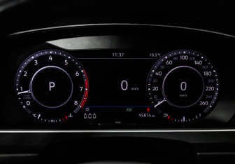 Подержанный автомобиль Volkswagen Tiguan 2018 года (10 фото)