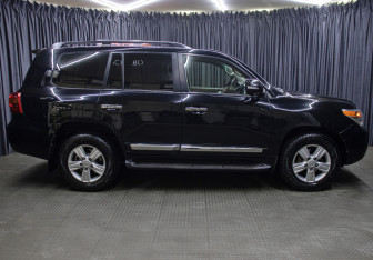 Подержанный автомобиль Toyota Land Cruiser Suv 2013 года (4 фото)