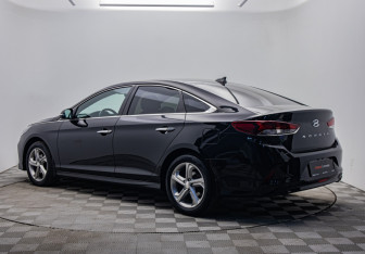 Подержанный автомобиль Hyundai Sonata 2017 года (3 фото)