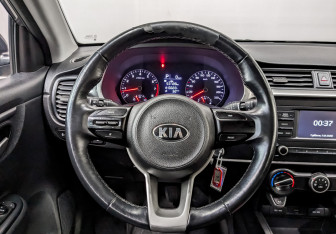 Подержанный автомобиль Kia Rio Hatchback 2021 года (17 фото)