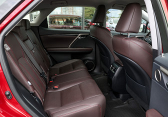 Подержанный автомобиль Lexus RX 2022 года (11 фото)