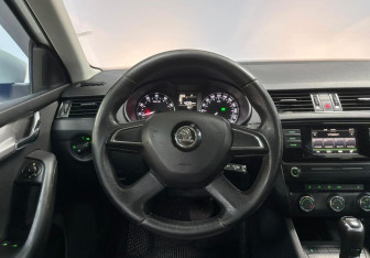 Подержанный автомобиль Skoda Octavia Liftback 2017 года (18 фото)