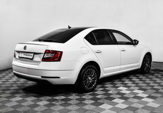 Подержанный автомобиль Skoda Octavia Liftback 2017 года (5 фото)