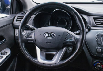 Подержанный автомобиль Kia Rio Hatchback 2012 года (15 фото)
