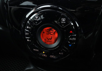 Подержанный автомобиль Nissan Note 2016 года (15 фото)