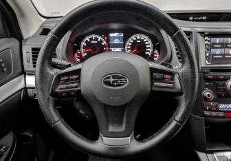 Подержанный автомобиль Subaru Outback Wagon 2012 года (21 фото)