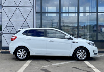 Подержанный автомобиль Kia Rio Hatchback 2015 года (4 фото)