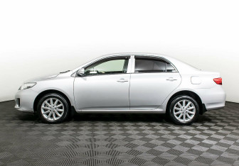 Подержанный автомобиль Toyota Corolla Sedan 2012 года (3 фото)