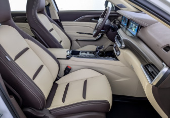 Подержанный автомобиль FAW Bestune T77 2022 года (25 фото)