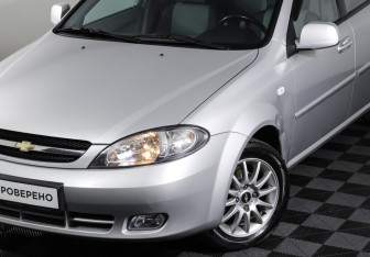 Подержанный автомобиль Chevrolet Lacetti Hatchback 2010 года (22 фото)