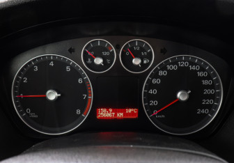 Подержанный автомобиль Ford Focus Hatchback 2007 года (7 фото)