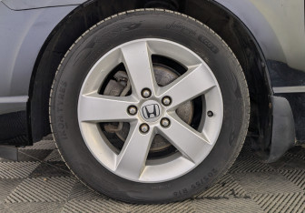 Подержанный автомобиль Honda Civic Sedan 2008 года (12 фото)