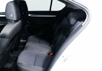 Подержанный автомобиль Skoda Octavia Liftback 2016 года (10 фото)