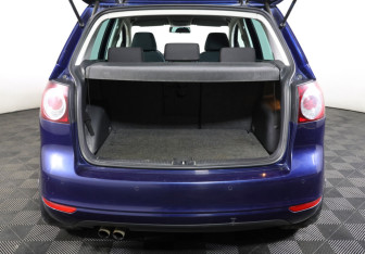 Подержанный автомобиль Volkswagen Golf Plus 2010 года (9 фото)