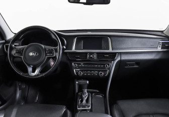 Подержанный автомобиль Kia Optima Sedan 2017 года (10 фото)
