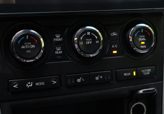 Подержанный автомобиль Mazda CX-9 2012 года (16 фото)