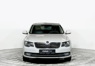 Подержанный автомобиль Skoda Superb Liftback 2014 года (2 фото)