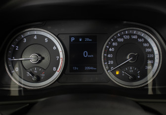 Подержанный автомобиль Hyundai Sonata 2021 года (13 фото)