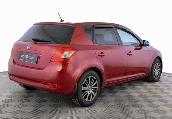 Подержанный автомобиль Kia Ceed Hatchback 2011 года (5 фото)