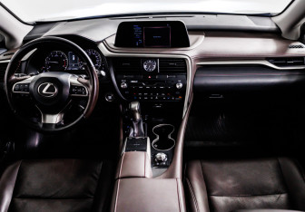 Подержанный автомобиль Lexus RX 2019 года (11 фото)